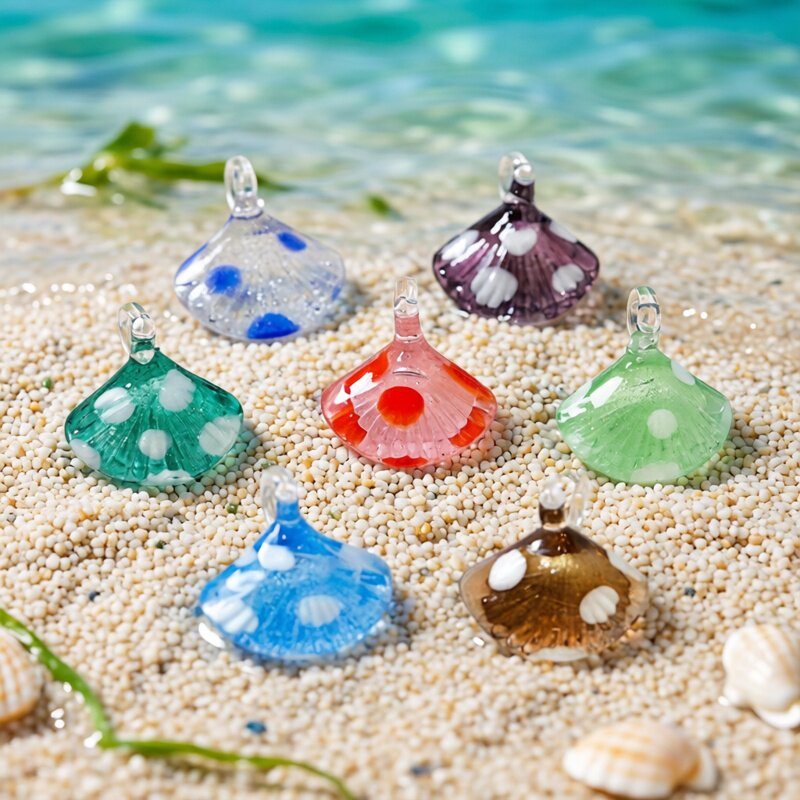 Marine Aquarium & Regional Centre Photos - Pendentif en verre miniature coquillage coloré,